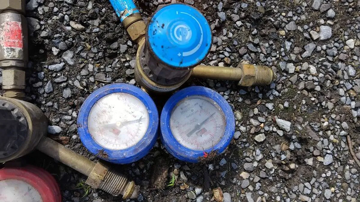 Oxygen /acetylene cutting gear. 60 foot of hoses. - Image 3