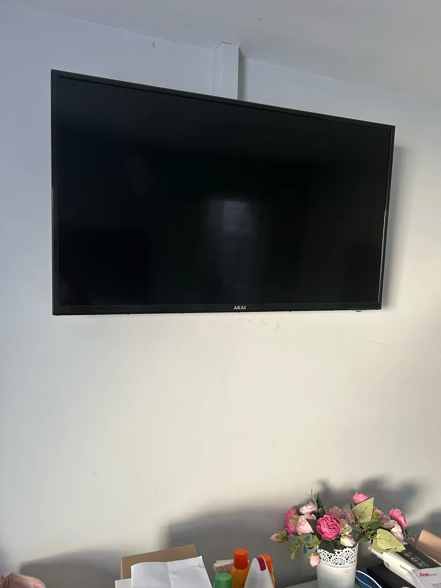 Akai 39in Smart Tv - Image 1