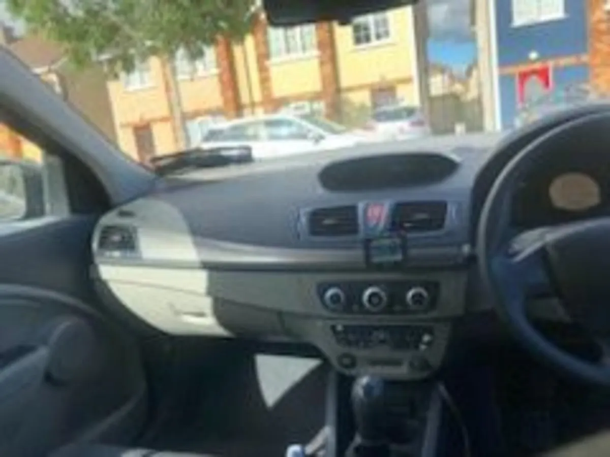Renault Megane 2010 - Image 2