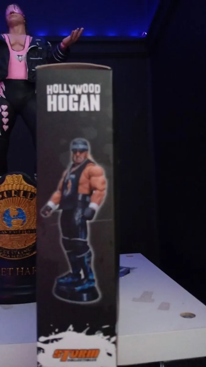 Storm Collectibles WWE Hollywood Hulk Hogan Exclusive Figure signed - Image 1