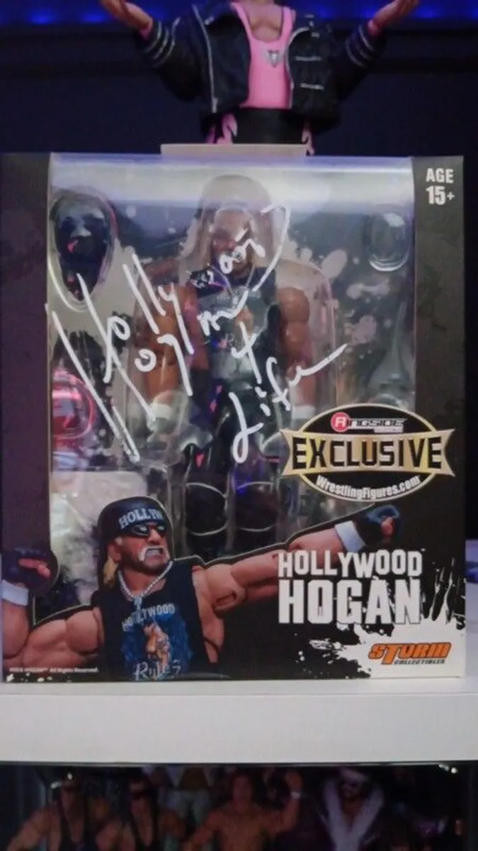Storm Collectibles WWE Hollywood Hulk Hogan Exclusive Figure signed - Image 2