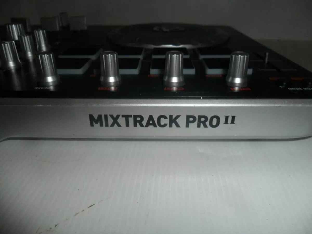 Numark Mix Track Pro 2 Mixer - Image 4