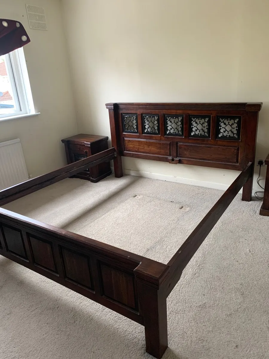Headboard / Frame - Image 1