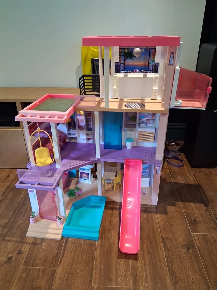 Barbie house great condition 1 - Image 1