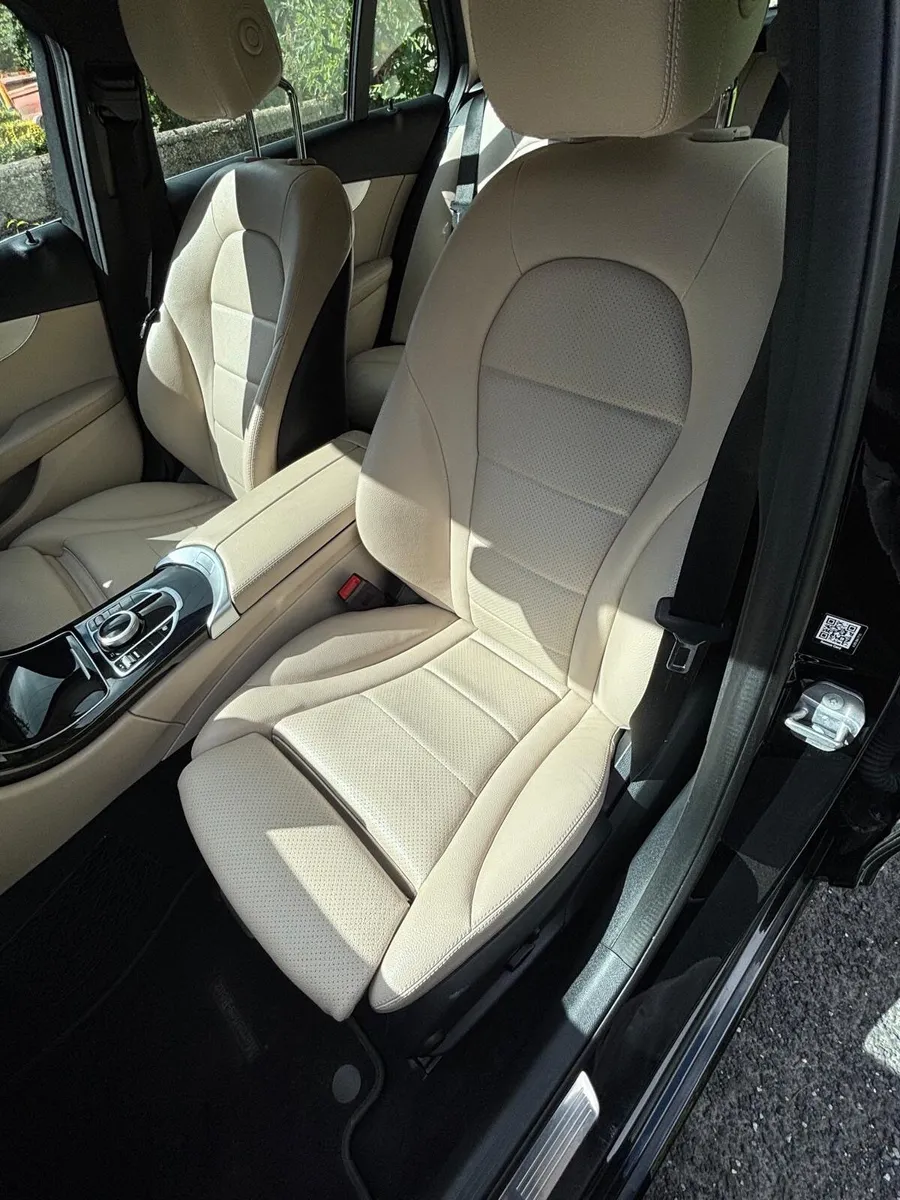 Mercedes-Benz C-Class 2022 - Image 3