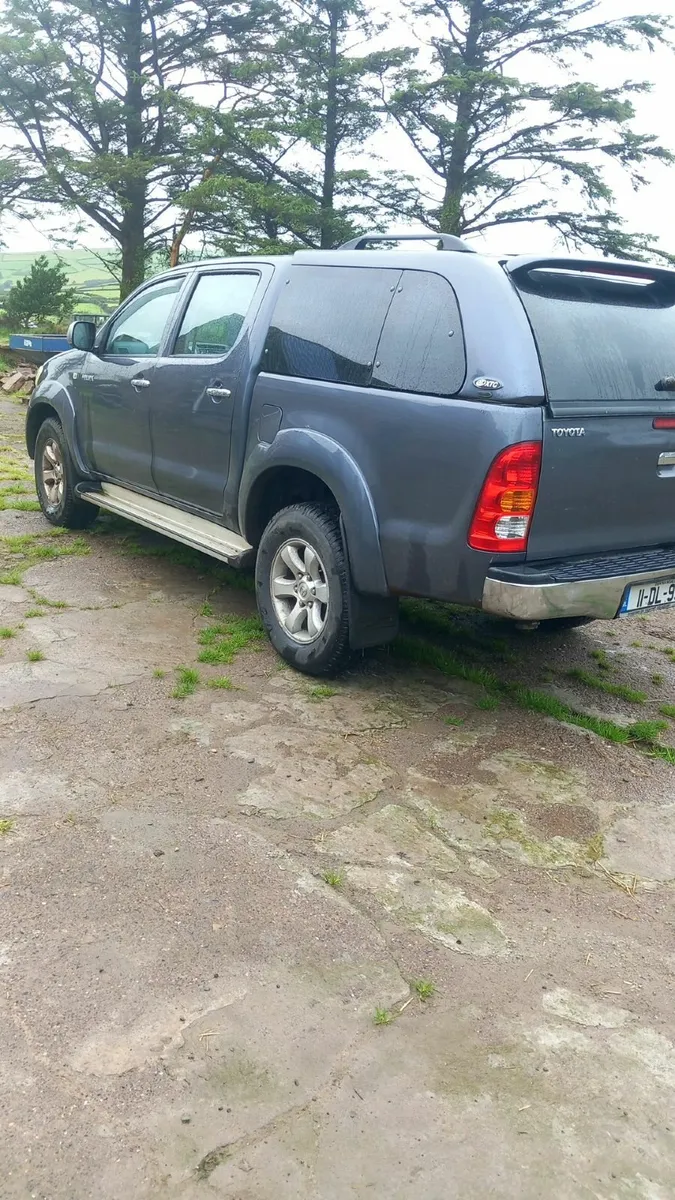 Toyota Hilux 2011 - Image 2