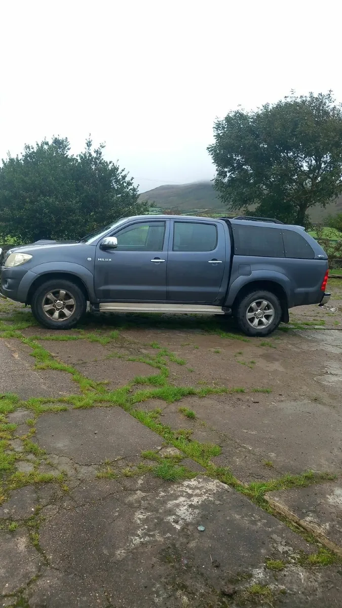 Toyota Hilux 2011 - Image 3