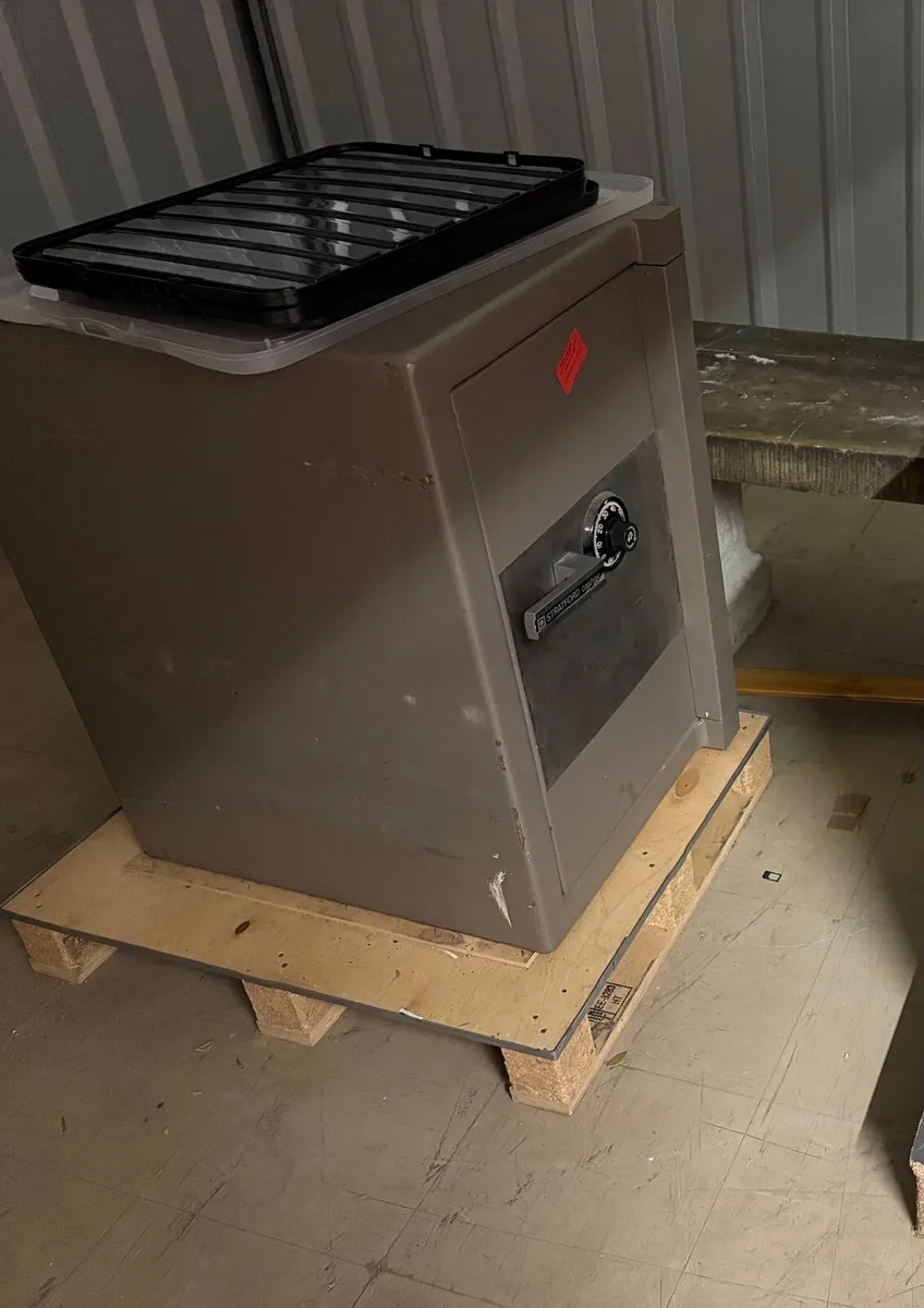 Stafford safe - Image 1
