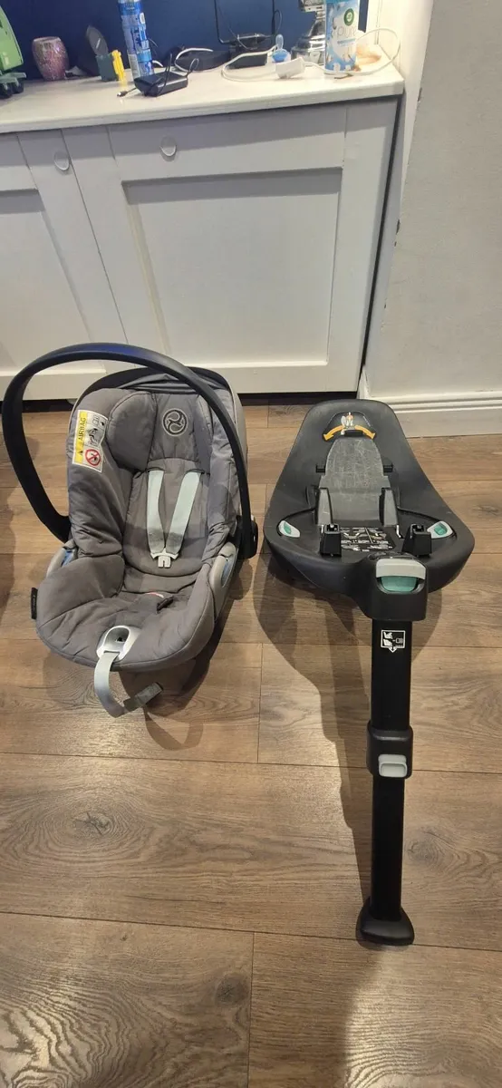 Cybex Cloud Z i-Size Rotating Lie Car Seat and 360 - Image 1