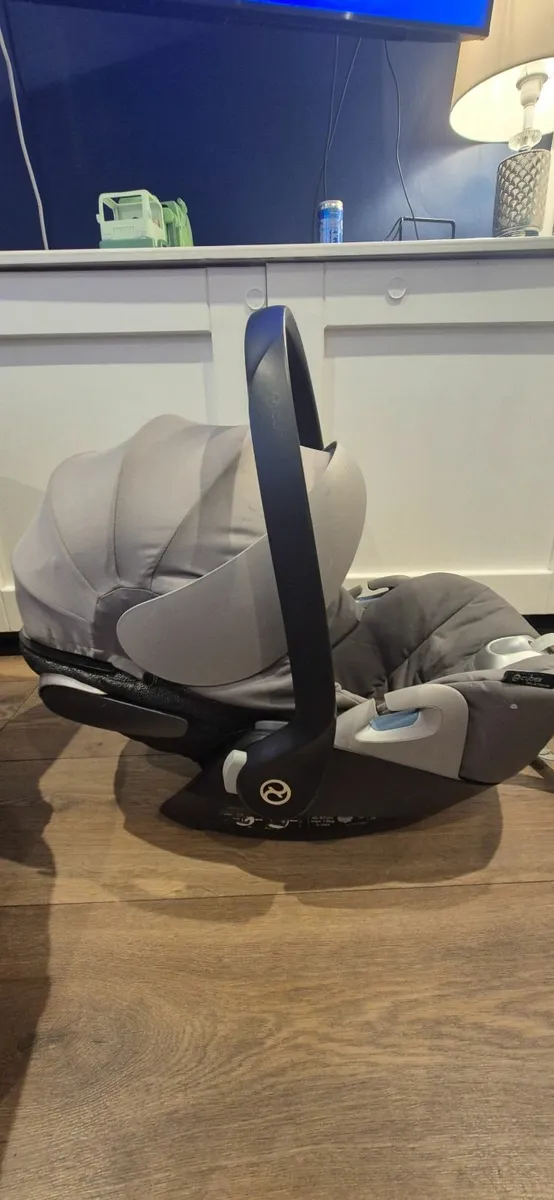 Cybex Cloud Z i-Size Rotating Lie Car Seat and 360 - Image 4