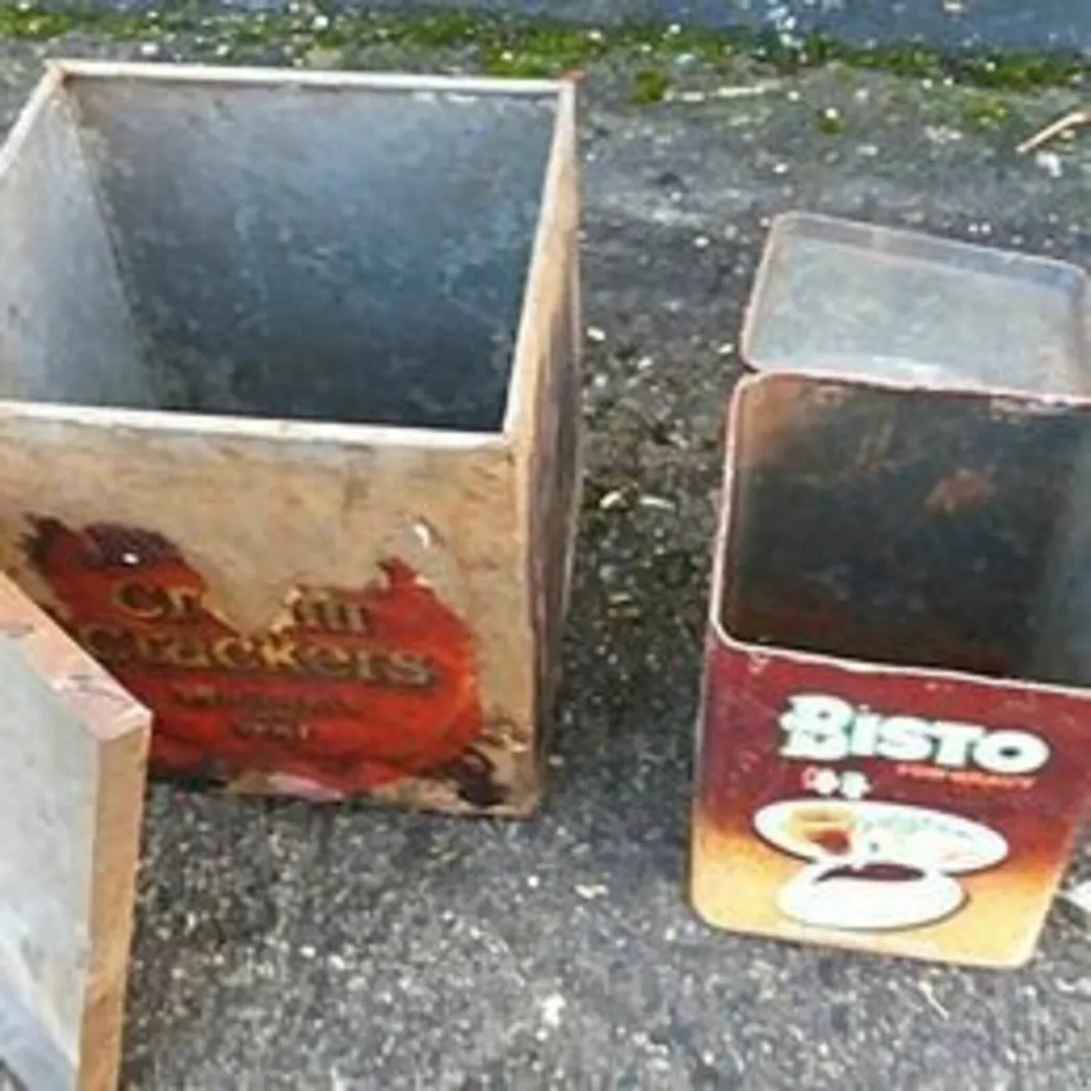 2 vintage storage display tins..perfect as a displ - Image 2