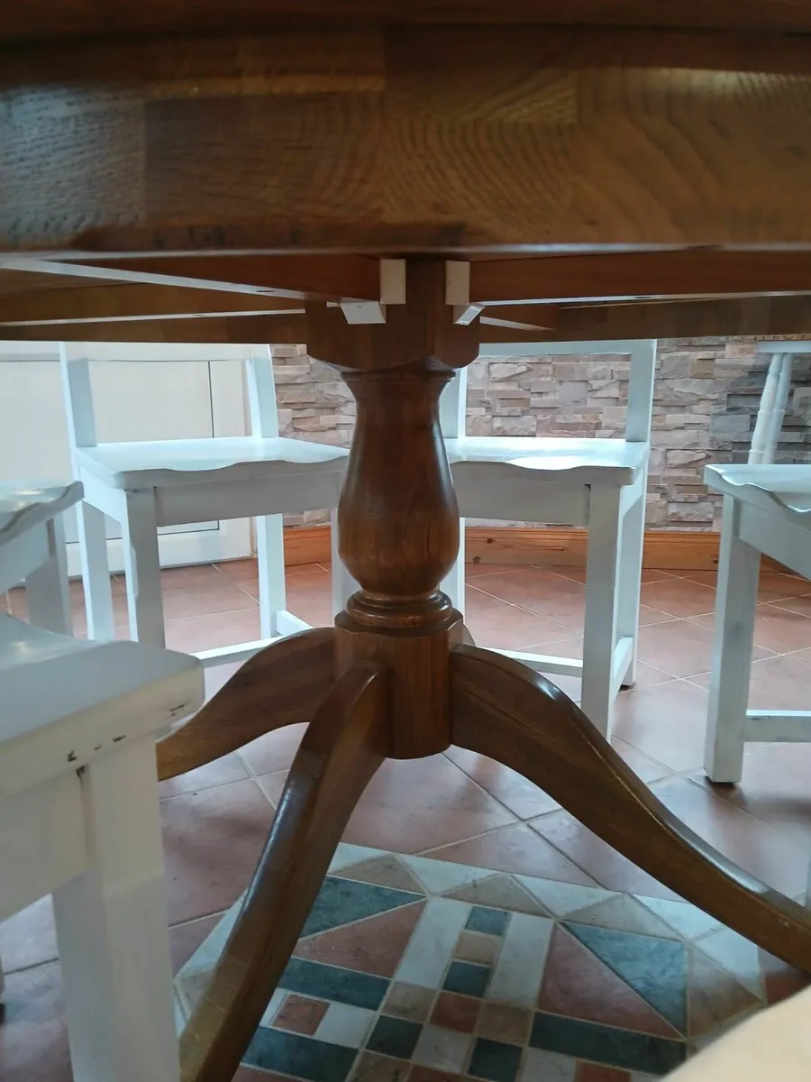 Solid round Dining table and 6 solid chairs - Image 3