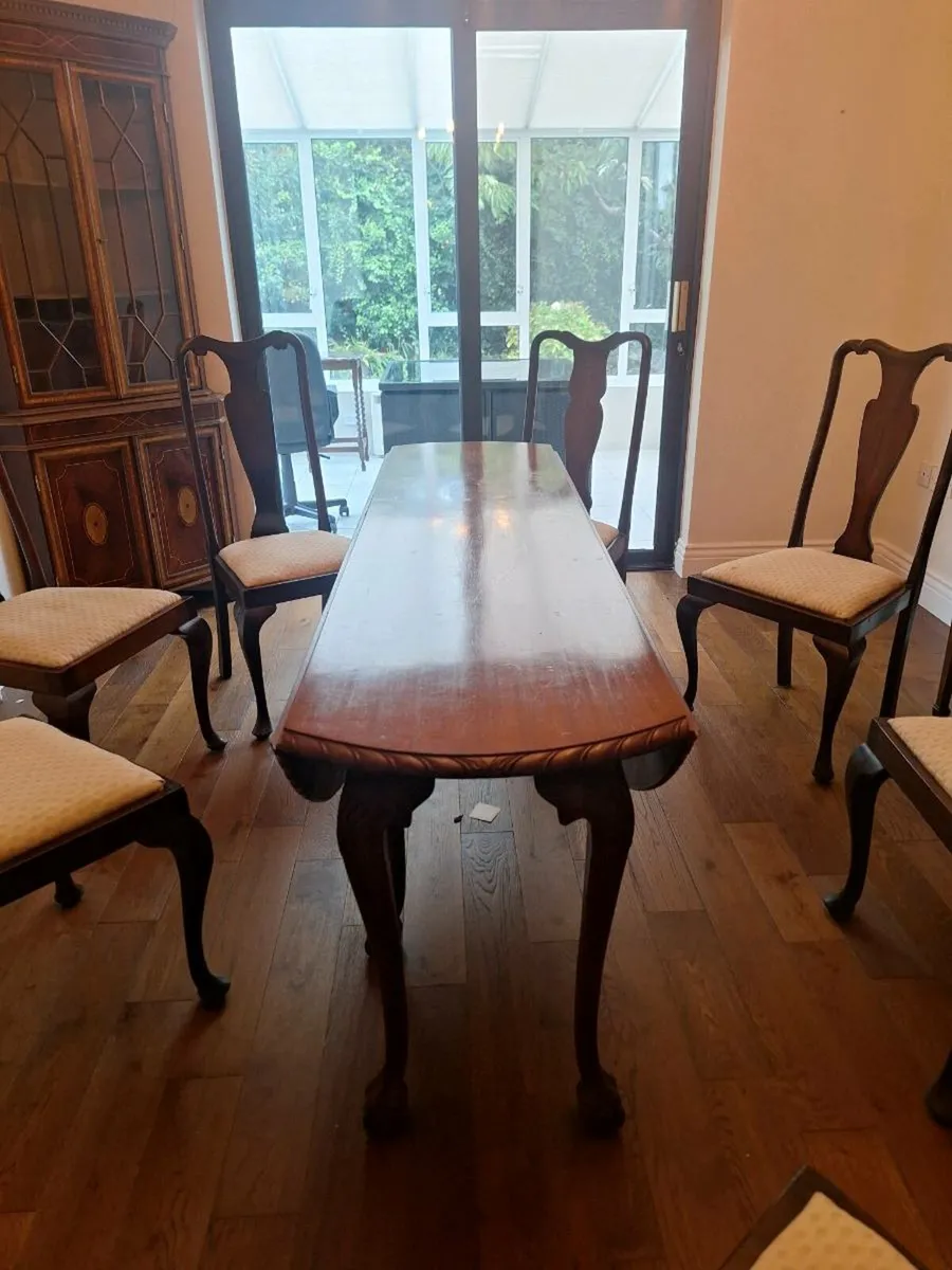 Oval Mahogony Dining table with 8 chairs - Image 3