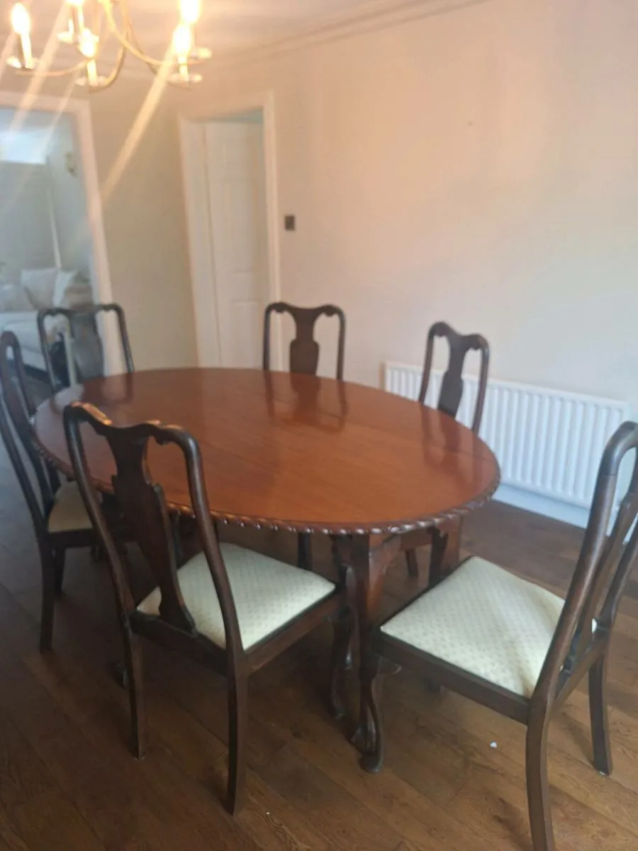 Oval Mahogony Dining table with 8 chairs - Image 4