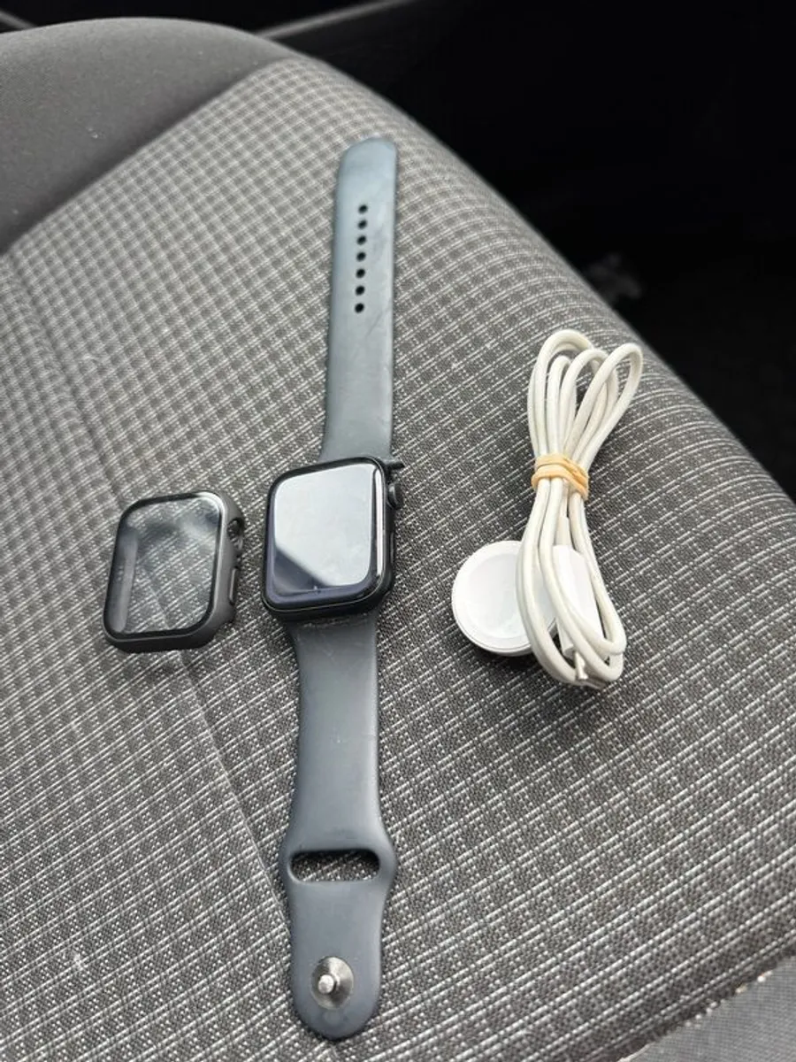 Apple Watch 7 45mm - Image 1