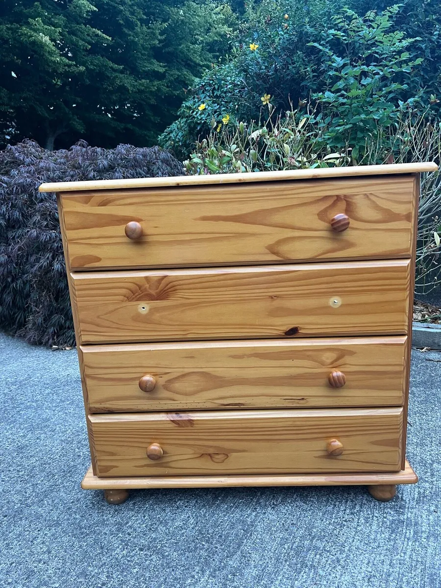 Pine chest of drawers - Image 1