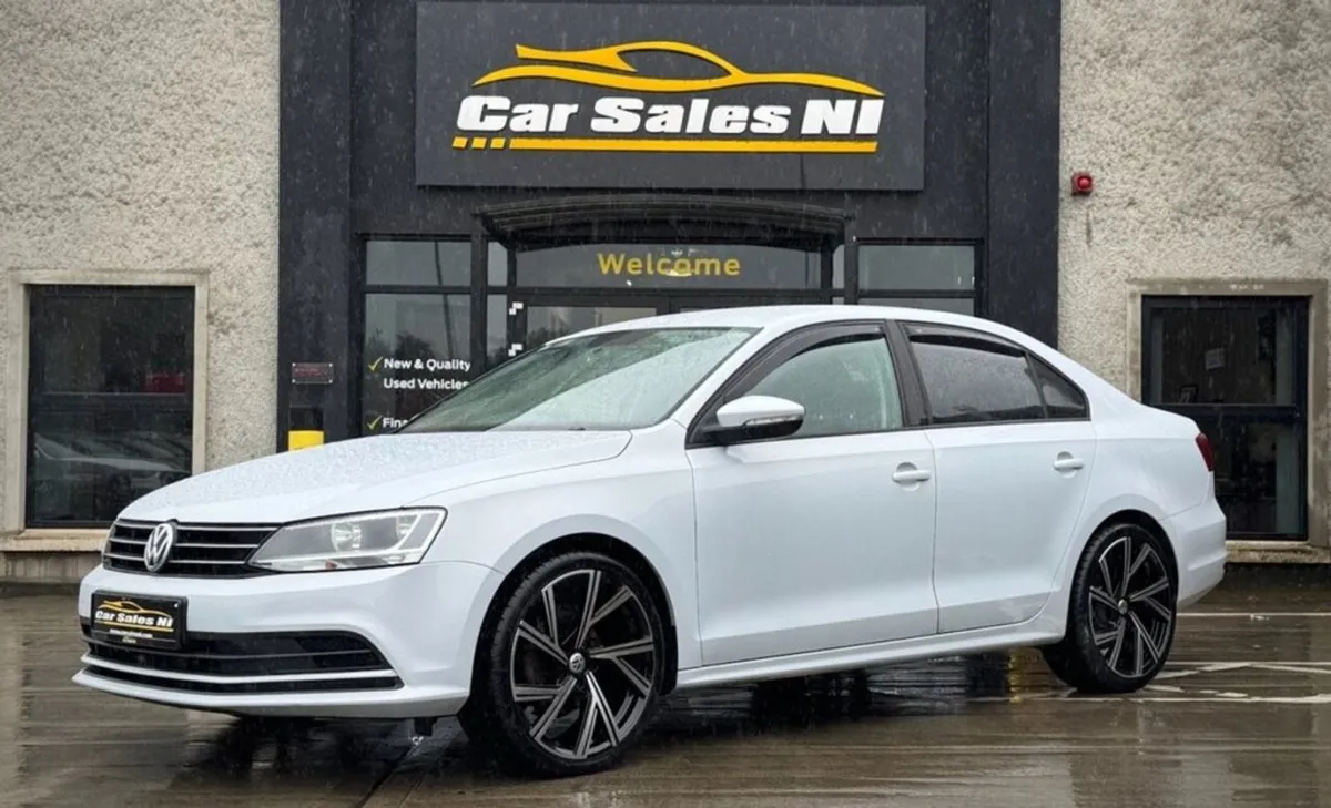 Volkswagen Jetta 2.0 TDI SE Saloon 4dr Diesel DSG - Image 2