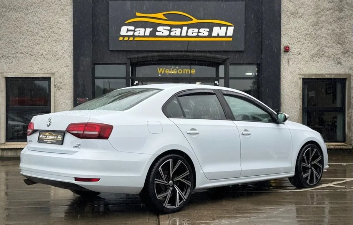 Volkswagen Jetta 2.0 TDI SE Saloon 4dr Diesel DSG - Image 3
