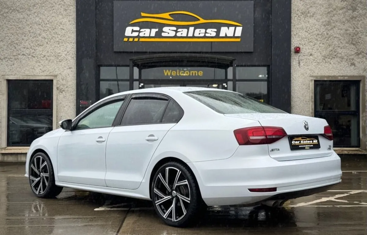 Volkswagen Jetta 2.0 TDI SE Saloon 4dr Diesel DSG - Image 4