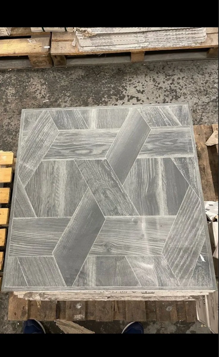 Porcelain Tiles 17 square meters - Image 1