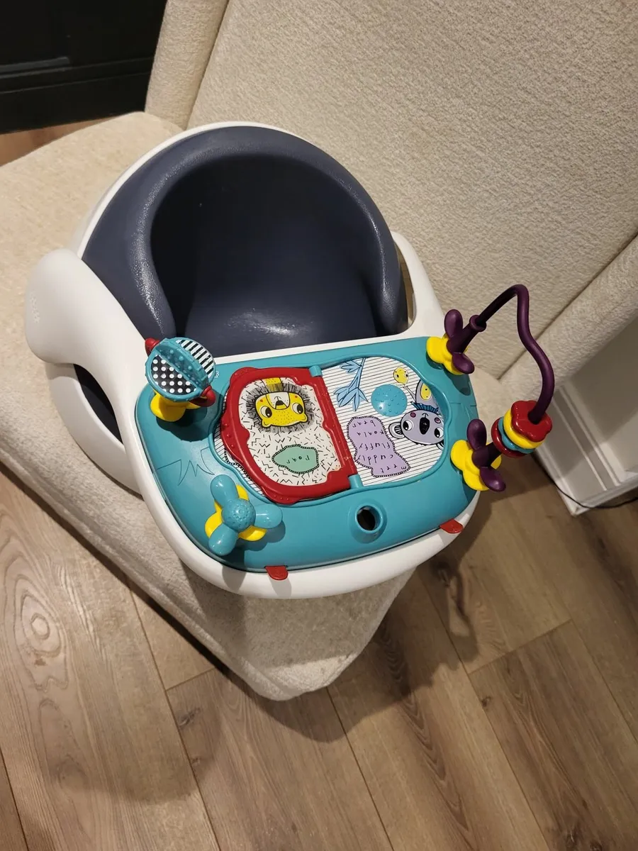 Mamas and Papas Snug baby seat