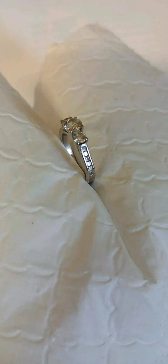 Engagement ring - Image 3
