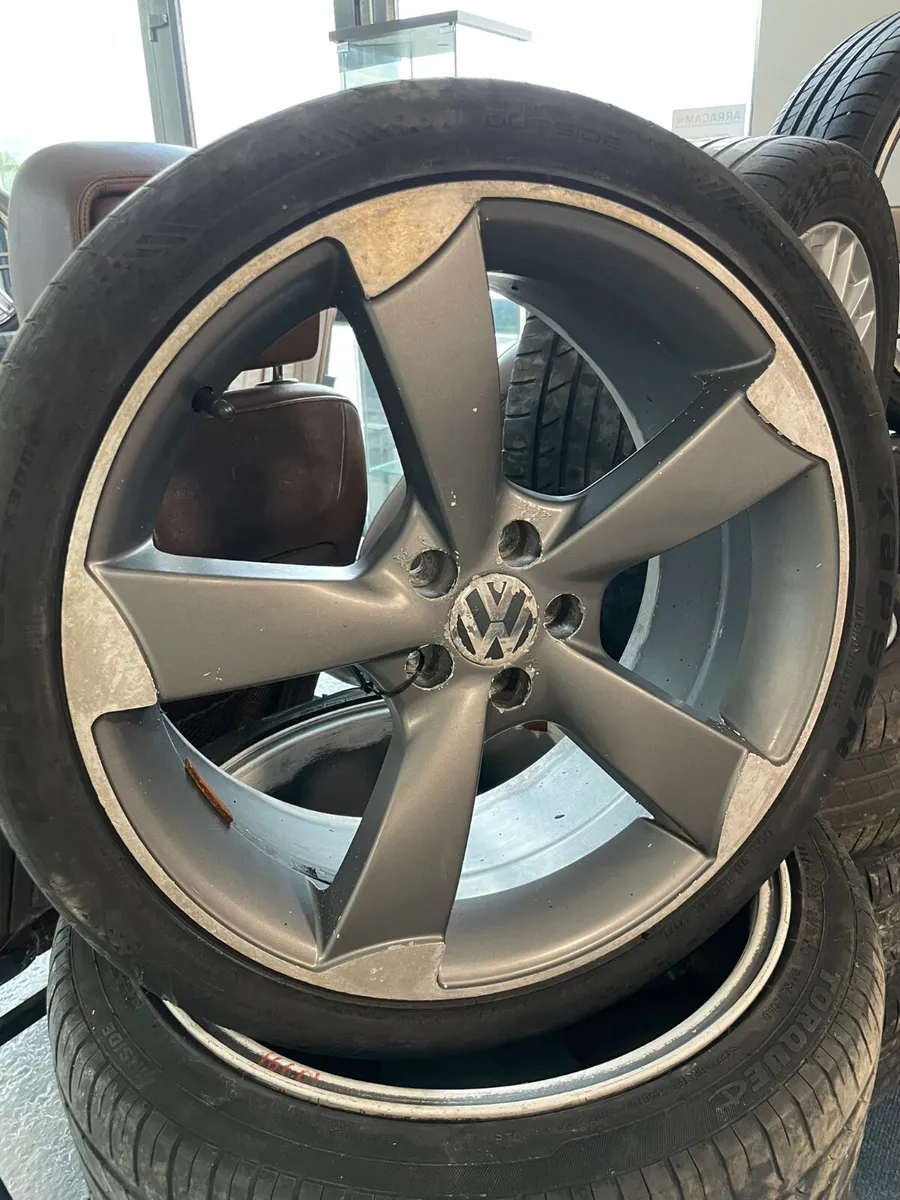 2003 Volkswagen Golf Alloy Wheel Set 225/40R18 - Image 1