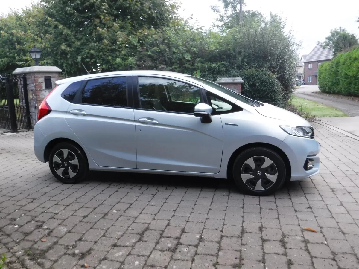 HONDA FIT 1.5 AUTO HYBRID L-SPEC NCT 9/27 - Image 2