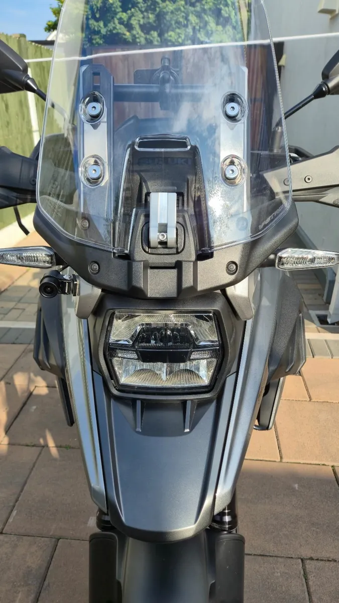 2025 Suzuki V-Strom 1050 – 3,600 km – As New - Image 4