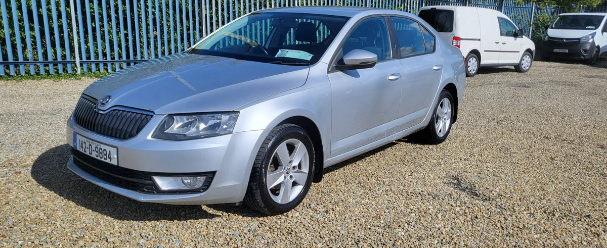 Skoda Octavia 2014 5 door Diesel manual - Image 1