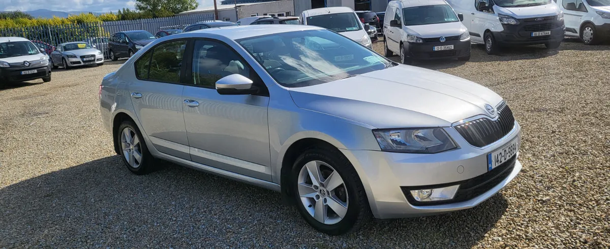 Skoda Octavia 2014 5 door Diesel manual - Image 4