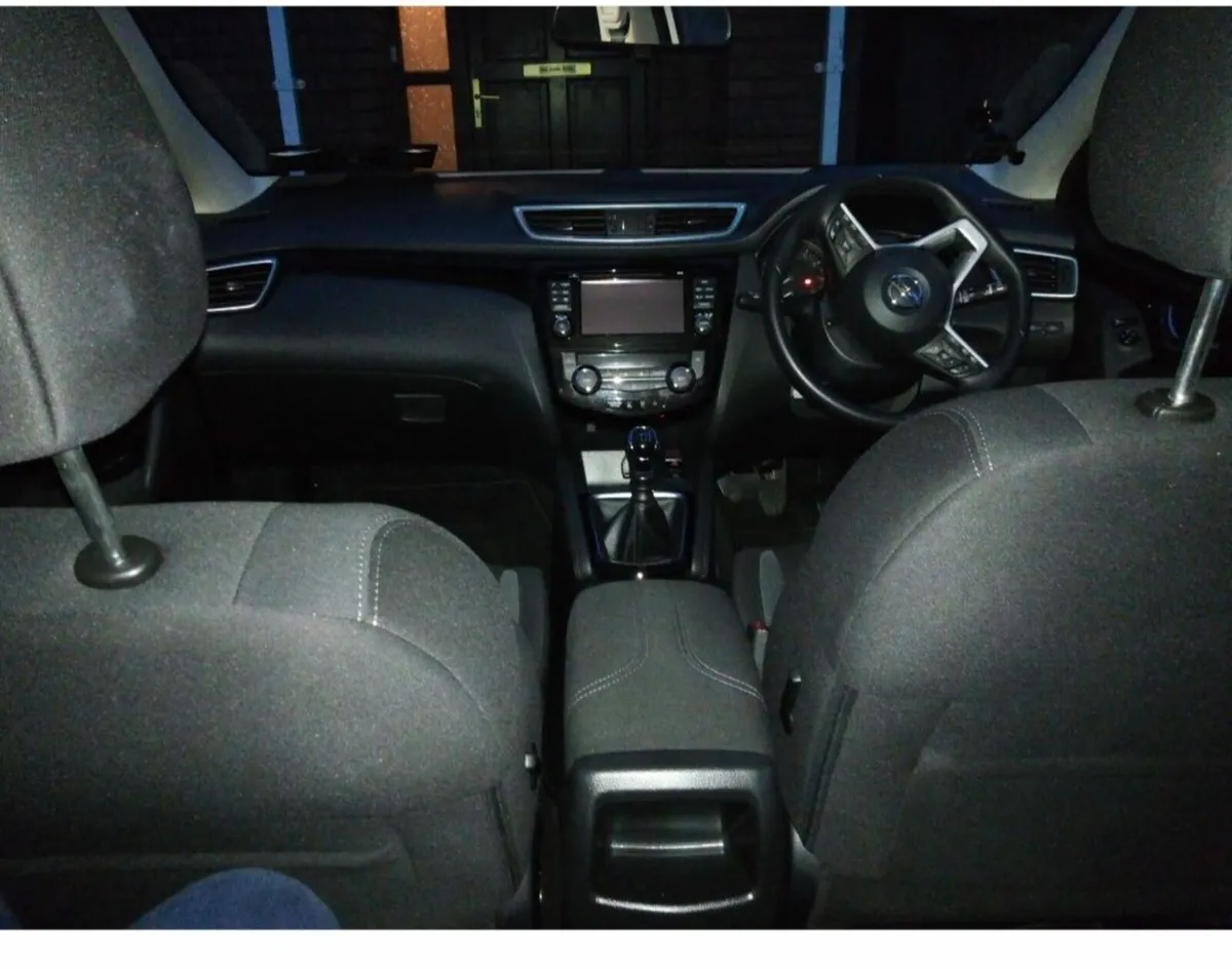 Nissan Qashqai  2018 PANORAMIC ROOF SPEC - Image 2