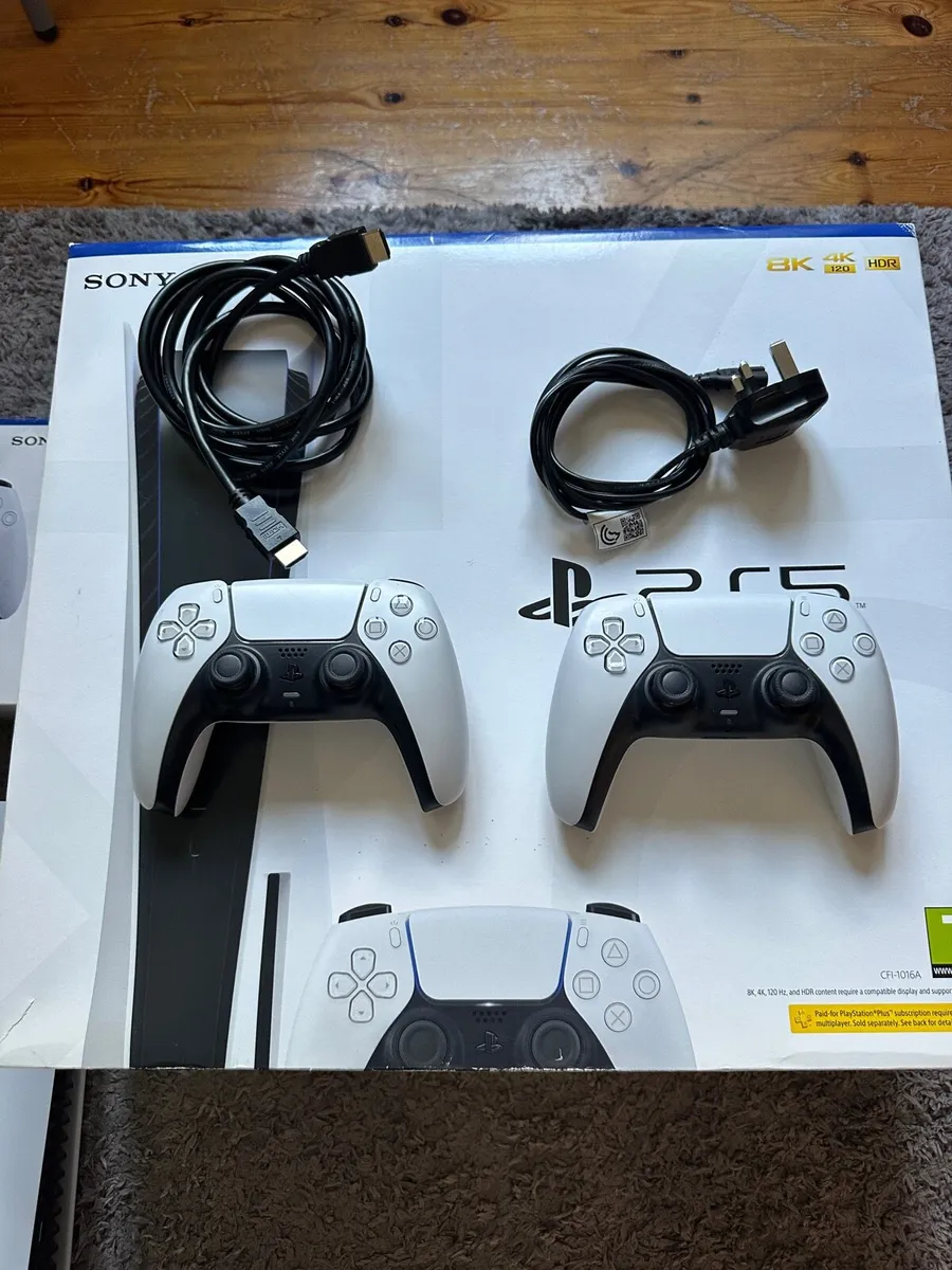 PlayStation 5 825gb box and accessories - Image 2