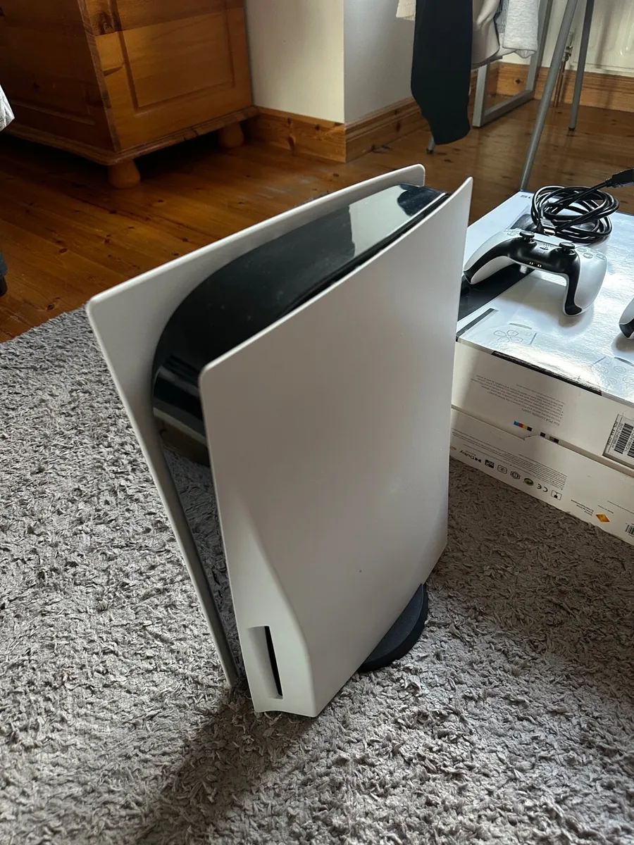 PlayStation 5 825gb box and accessories - Image 3