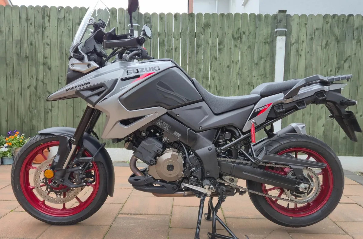 2025 Suzuki V-Strom 1050 – 3,600 km – As New - Image 1