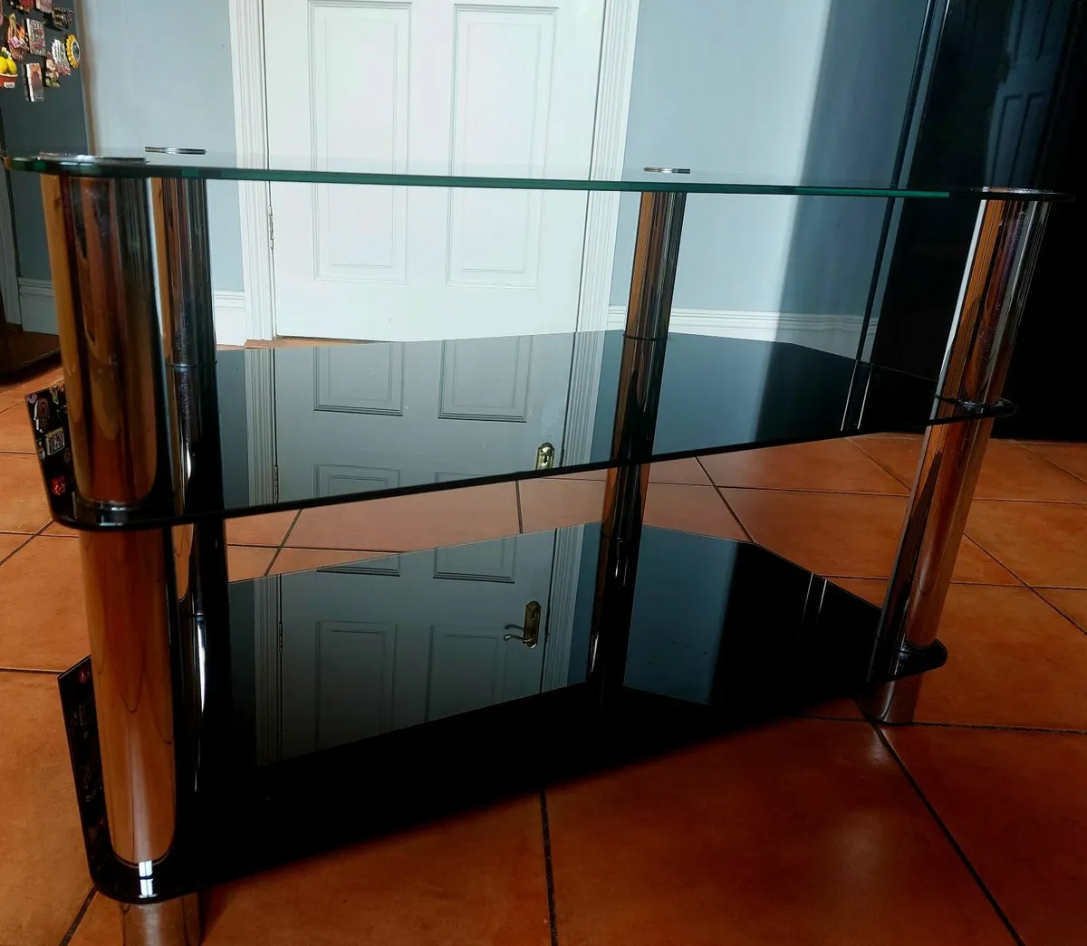 Glass table - Image 1