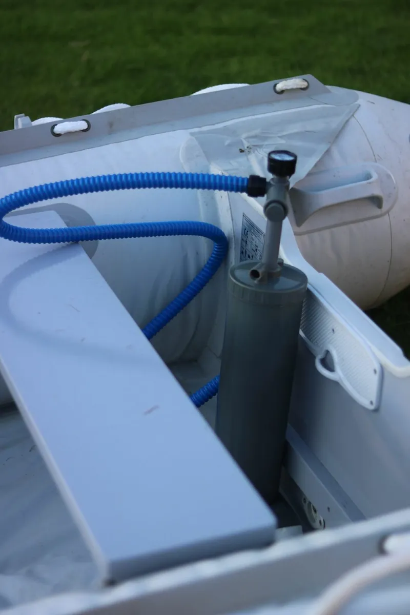 Inflatable boat - Image 3