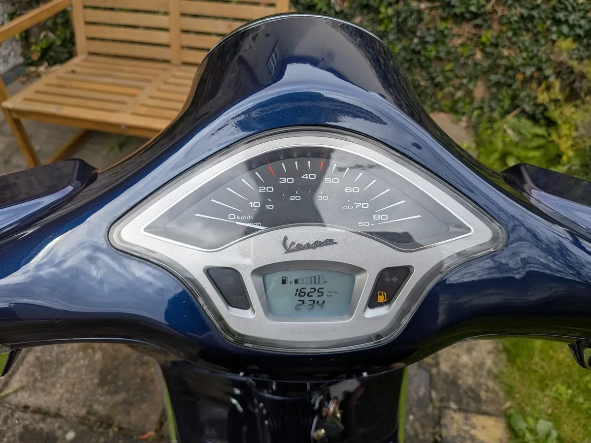 Vespa Primavera 50CC - Image 3