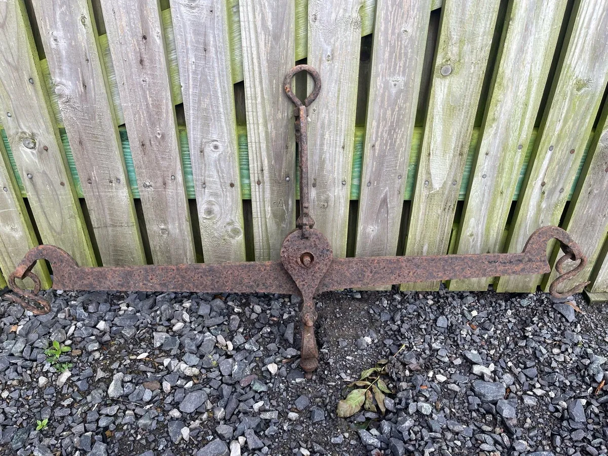 Old scales - Image 1
