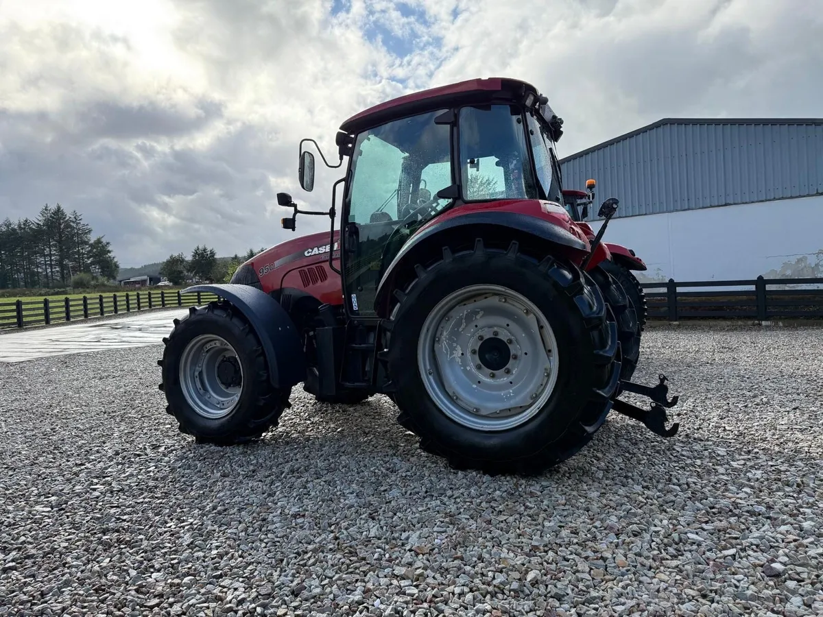 CASE FARMALL 95C- LIKE NEW, LOW HOURS - Image 1