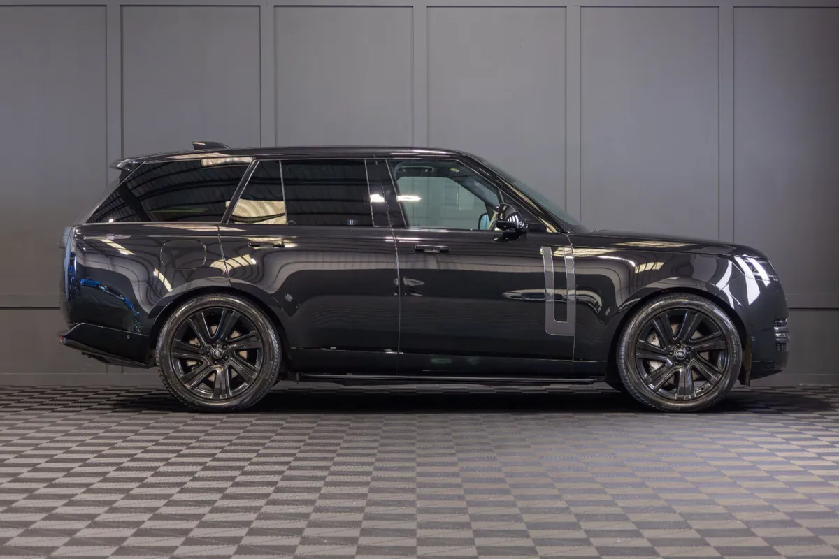 2024 Range Rover P460e HSE - Image 2