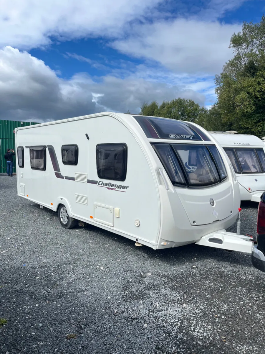 Swift Challenger  4 Berth Fixed Single Bed Caravan - Image 1