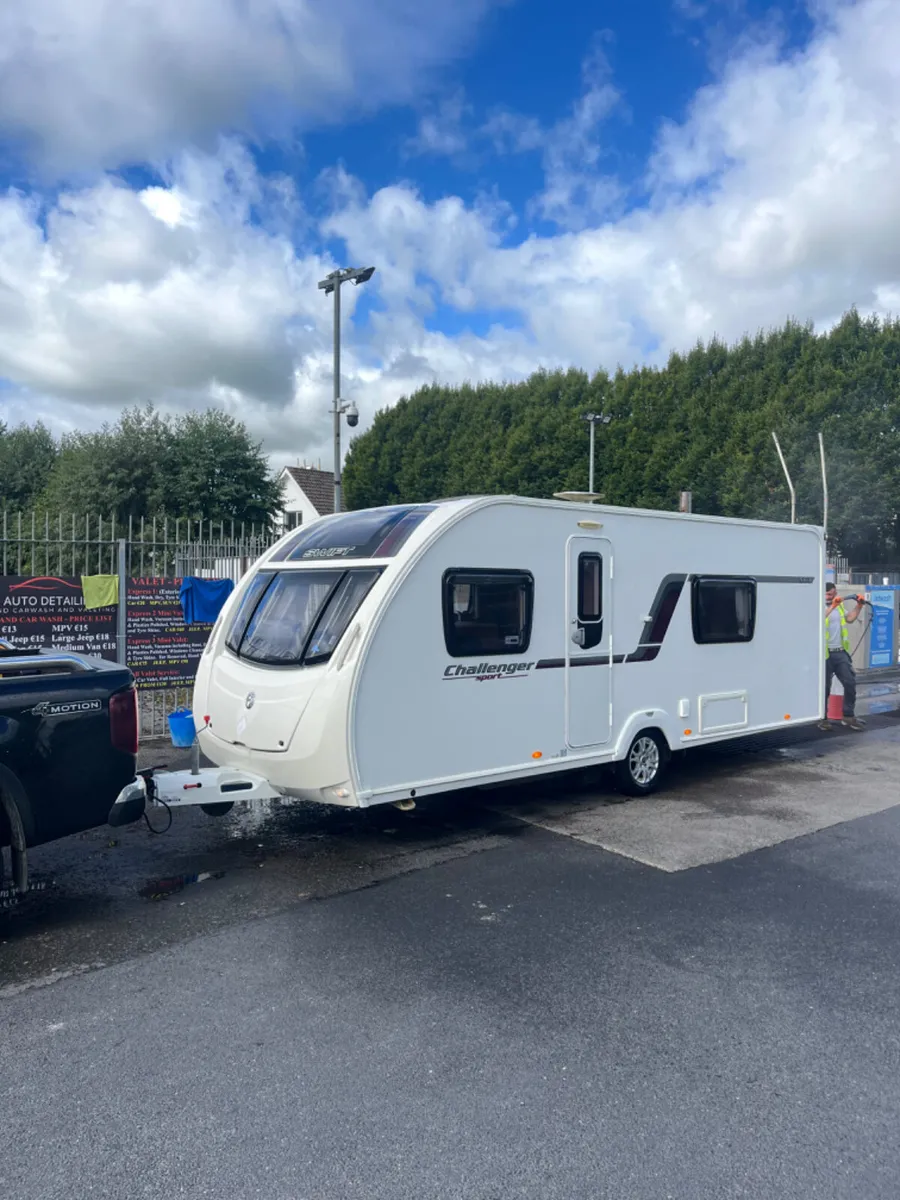 Swift Challenger  4 Berth Fixed Single Bed Caravan - Image 3