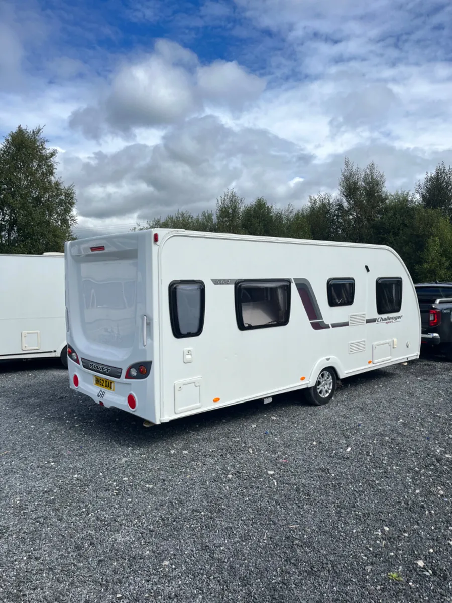 Swift Challenger  4 Berth Fixed Single Bed Caravan - Image 4