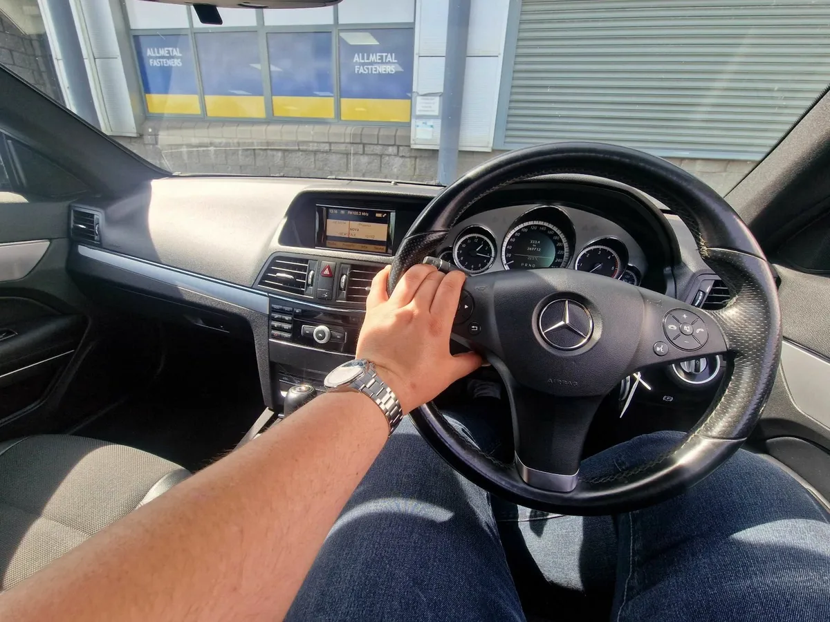 Mercedes-Benz E-Class 2011 - Image 3