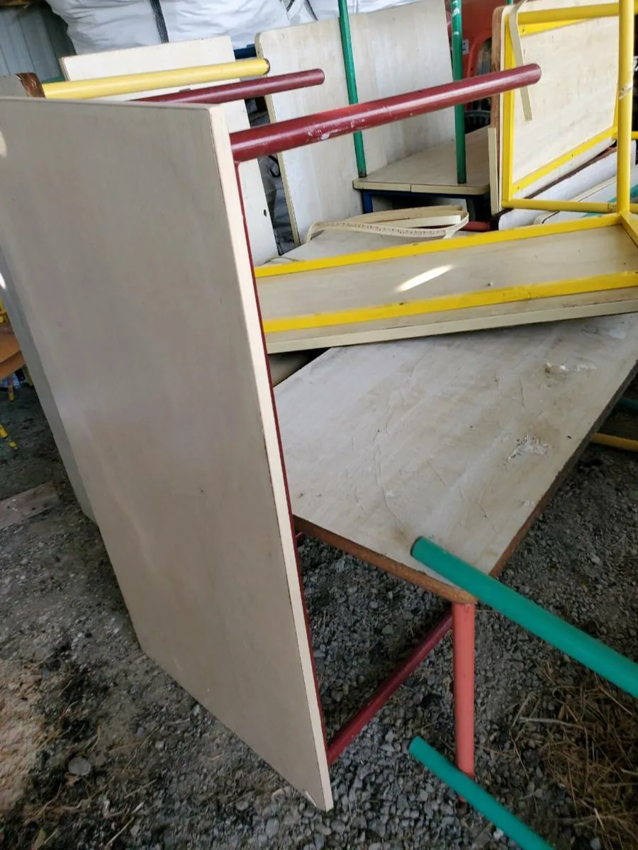 Tables an chairs - Image 1
