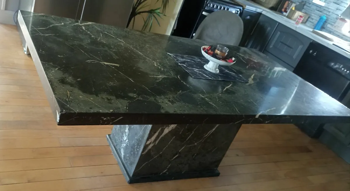 Dining table - Image 1
