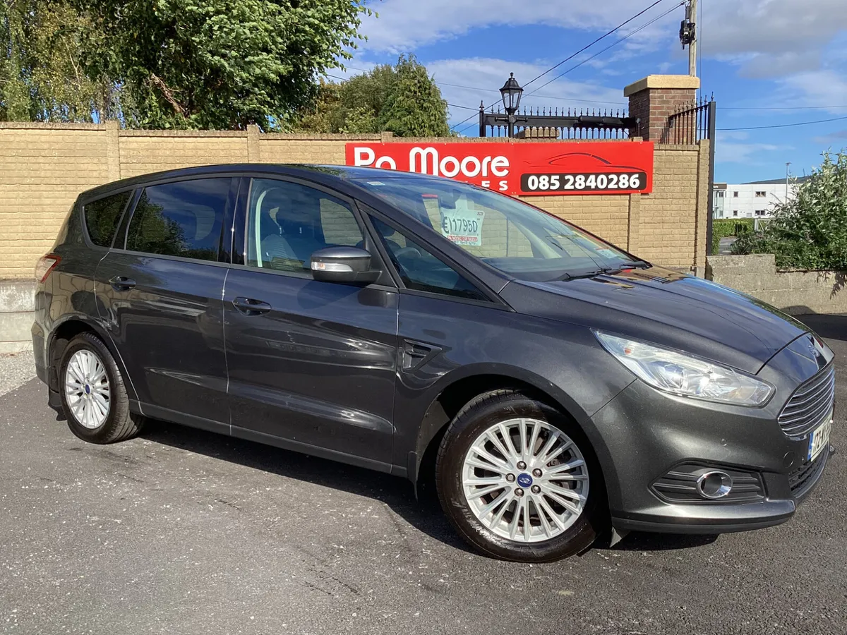 Ford S-Max ** F.S.H * SAT NAV - Image 2