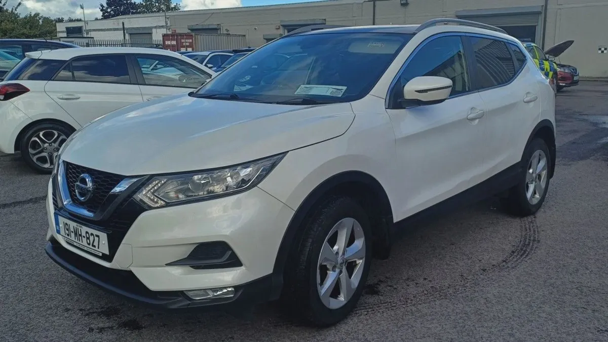 Nissan QASHQAI 1.3i SV  save Now - Image 3