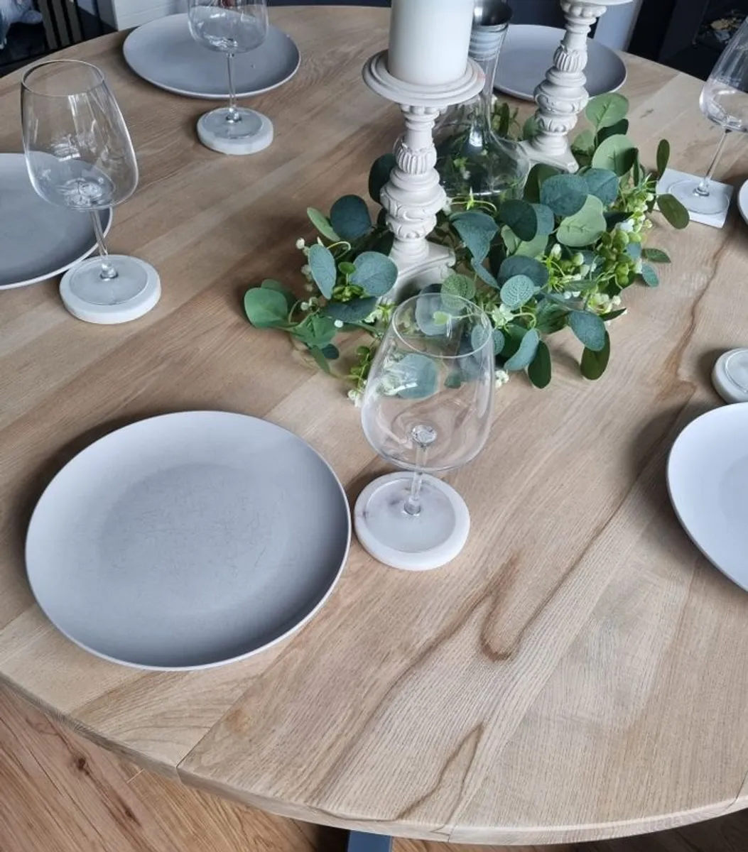 Stunning Solid OAK Extra large Round Pedestal Table - Image 4